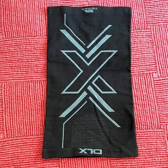 DLX Tresspass Turpin neck Black and Gray ventilated Neck warmer / tube /Gaiter - Picture 1 of 14